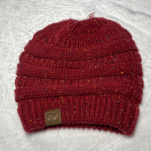 Red C.C. winter hat - Picture 1 of 8